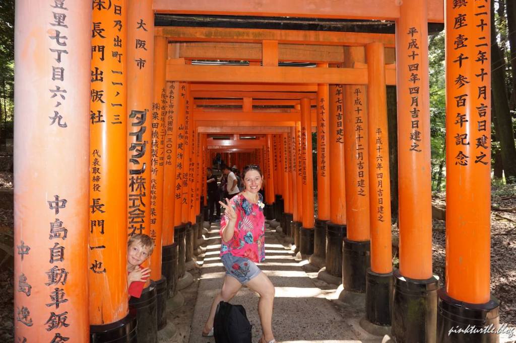 Fushimi Inari en famille, Kyoto @pink.turtle.blog